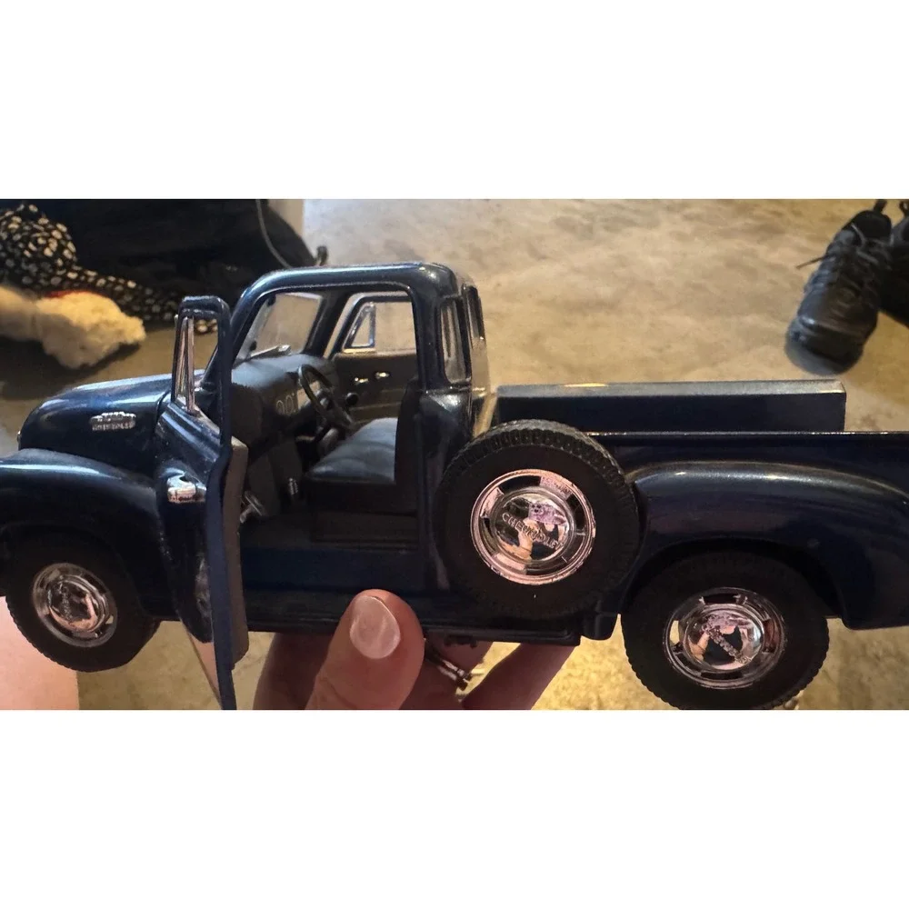 Vintage Diecast‎ Truck Ertl Lot 1953 Ford F100 1953 Chevy 3100 1950 Chevy 1:24